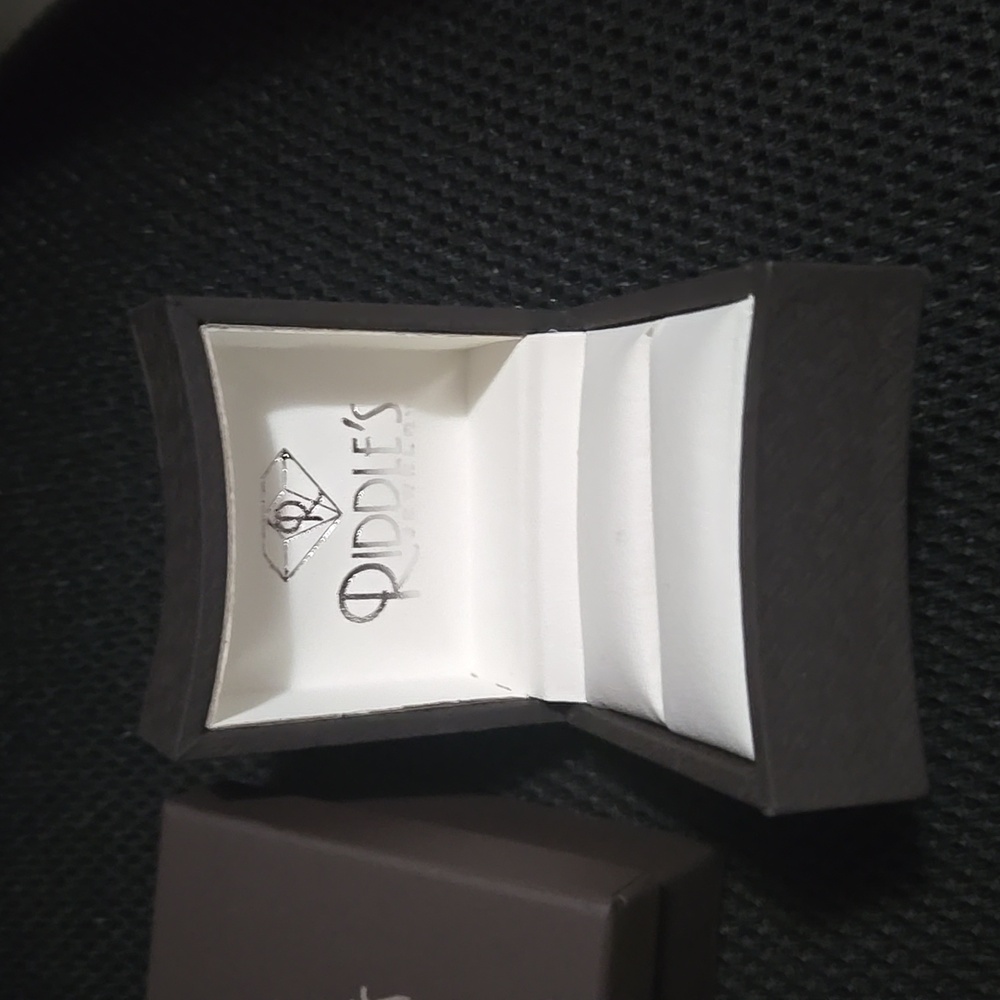 BEAUTIFUL RIDDLES RING BOX - Picture 2 of 9
